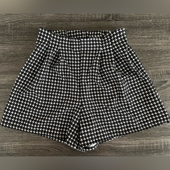 SHEIN Pants - NEW! SHEIN houndstooth print high waisted shorts | Size L